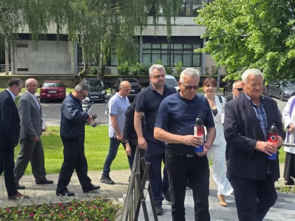 DAN DRŽAVNOSTI: Više delegaciha odale dužnu počast žrtvama Domovinskog rata