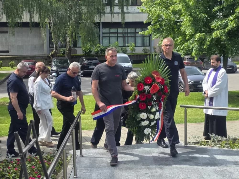 DAN DRŽAVNOSTI: Više delegaciha odale dužnu počast žrtvama Domovinskog rata
