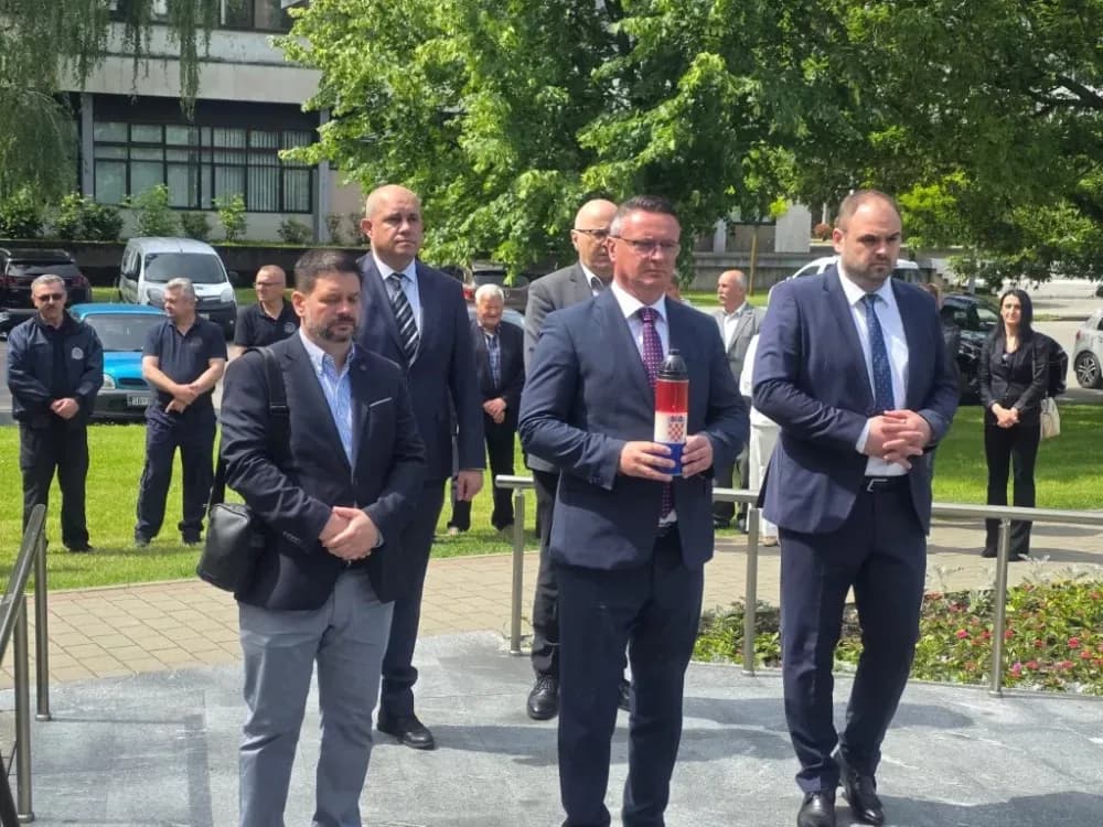 DAN DRŽAVNOSTI: Više delegaciha odale dužnu počast žrtvama Domovinskog rata