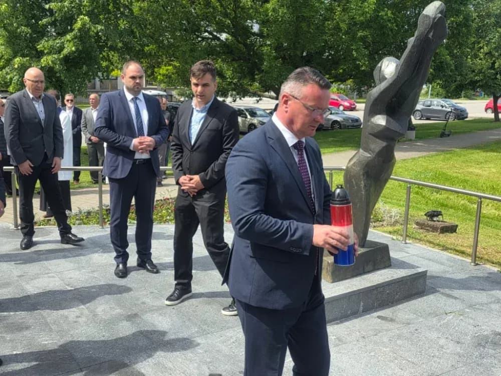 DAN DRŽAVNOSTI: Više delegaciha odale dužnu počast žrtvama Domovinskog rata