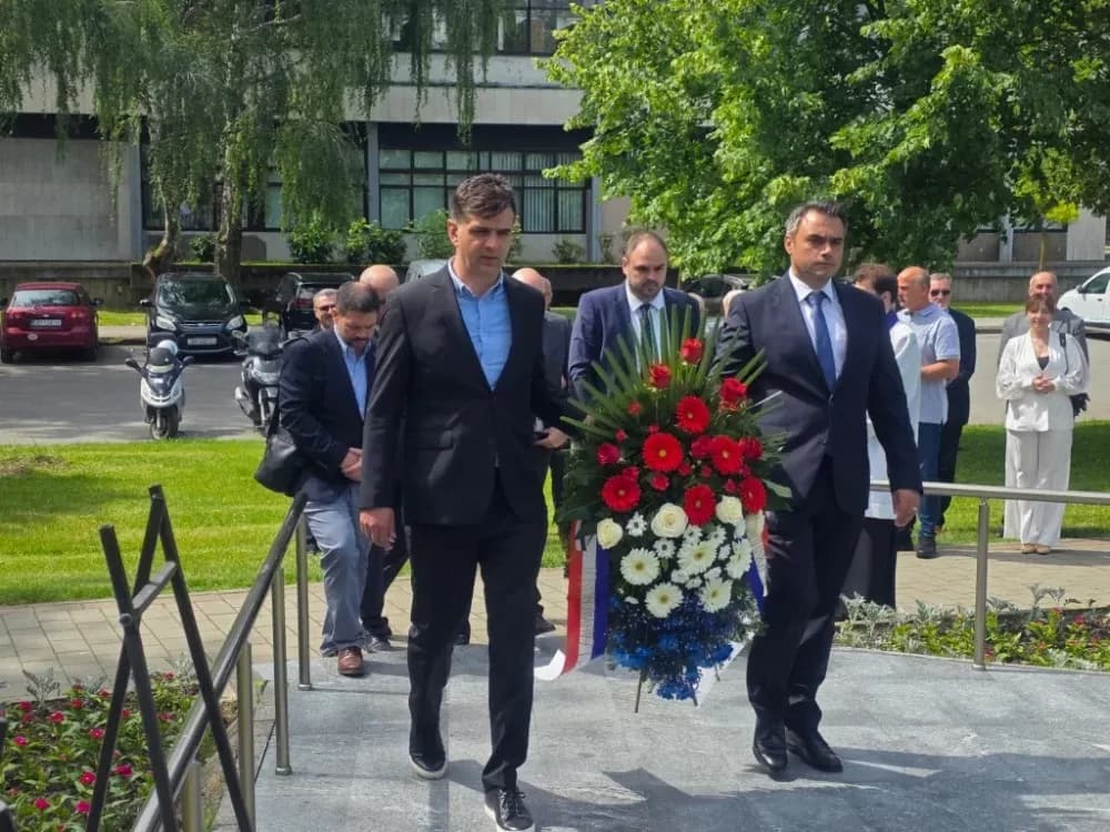 DAN DRŽAVNOSTI: Više delegaciha odale dužnu počast žrtvama Domovinskog rata