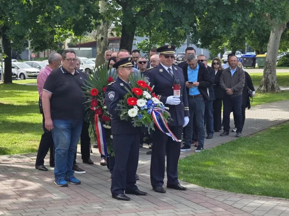 DAN DRŽAVNOSTI: Više delegaciha odale dužnu počast žrtvama Domovinskog rata
