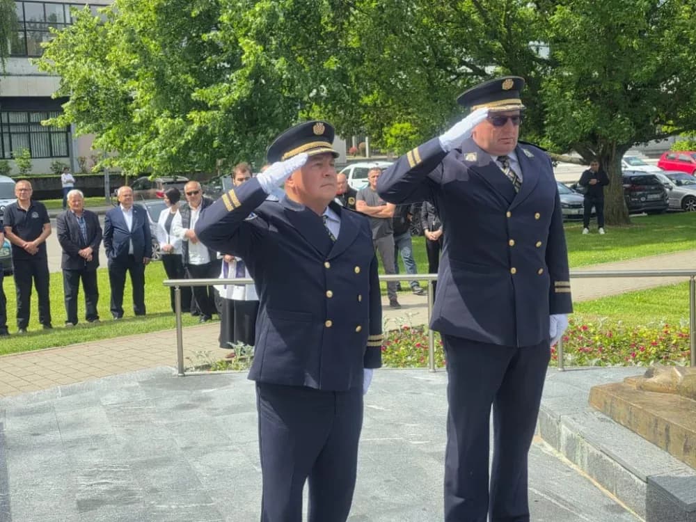 DAN DRŽAVNOSTI: Više delegaciha odale dužnu počast žrtvama Domovinskog rata