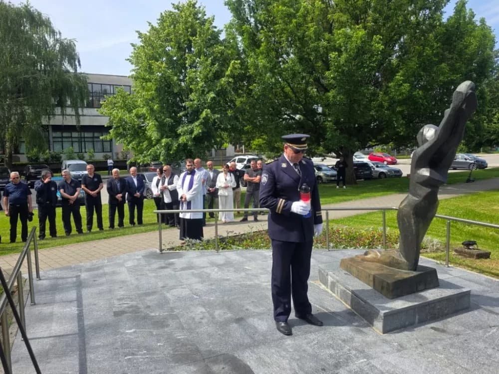 DAN DRŽAVNOSTI: Više delegaciha odale dužnu počast žrtvama Domovinskog rata