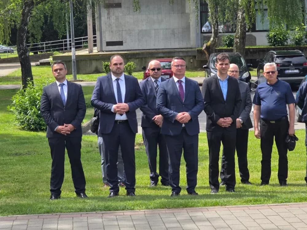 DAN DRŽAVNOSTI: Više delegaciha odale dužnu počast žrtvama Domovinskog rata