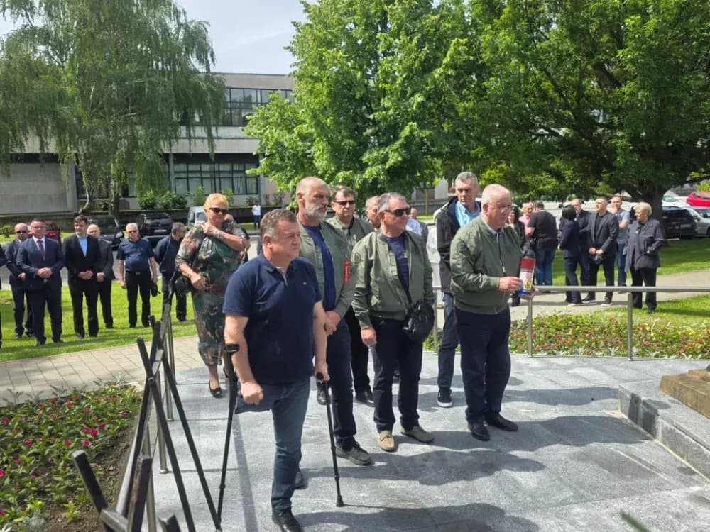 DAN DRŽAVNOSTI: Više delegaciha odale dužnu počast žrtvama Domovinskog rata