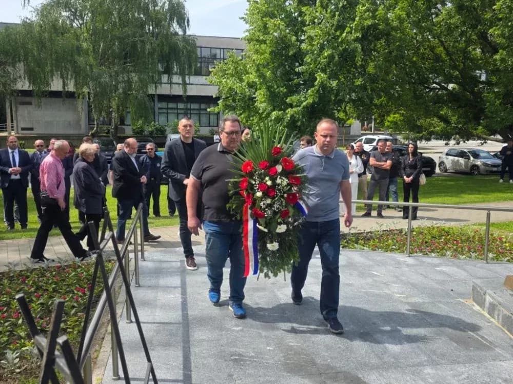 DAN DRŽAVNOSTI: Više delegaciha odale dužnu počast žrtvama Domovinskog rata