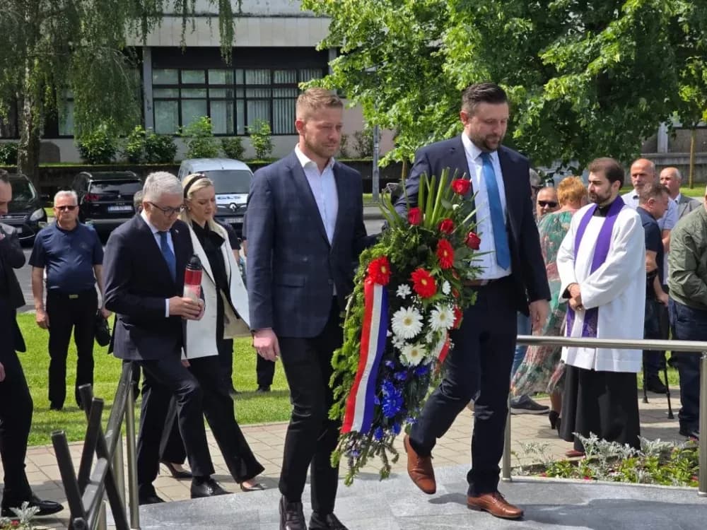 DAN DRŽAVNOSTI: Više delegaciha odale dužnu počast žrtvama Domovinskog rata