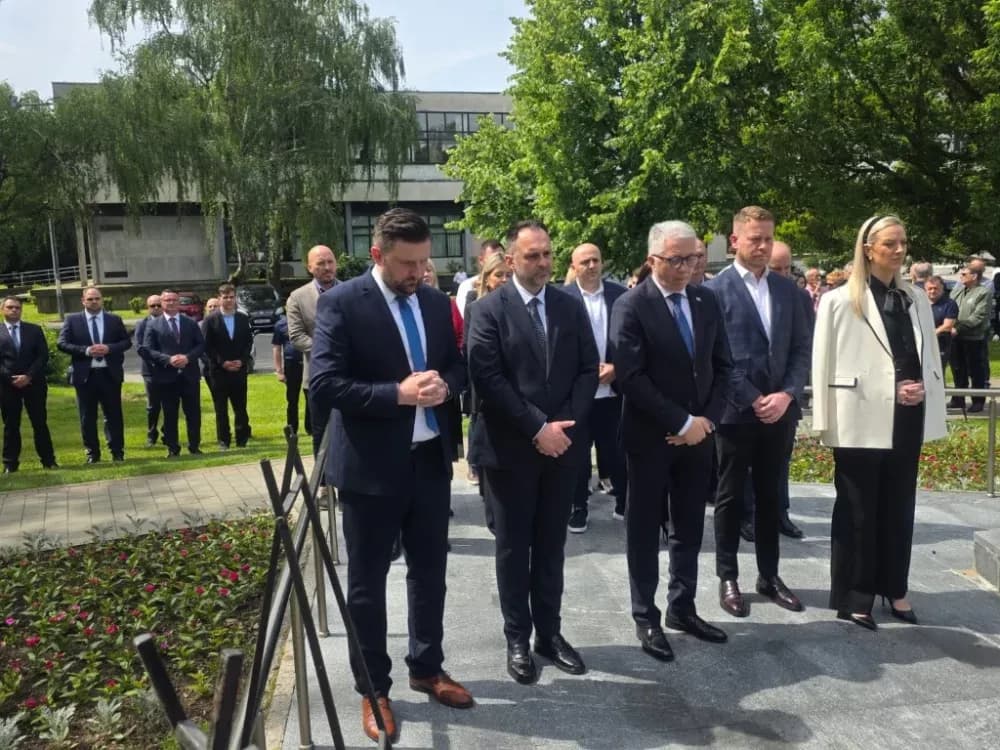 DAN DRŽAVNOSTI: Više delegaciha odale dužnu počast žrtvama Domovinskog rata
