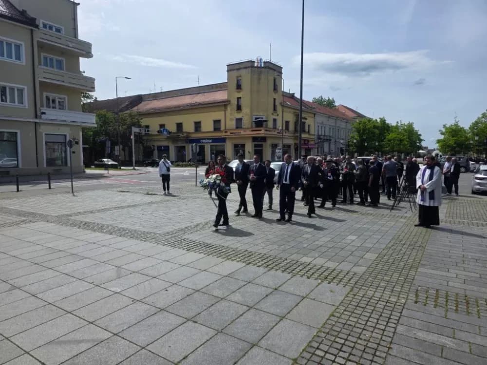 DAN DRŽAVNOSTI: Više delegaciha odale dužnu počast žrtvama Domovinskog rata