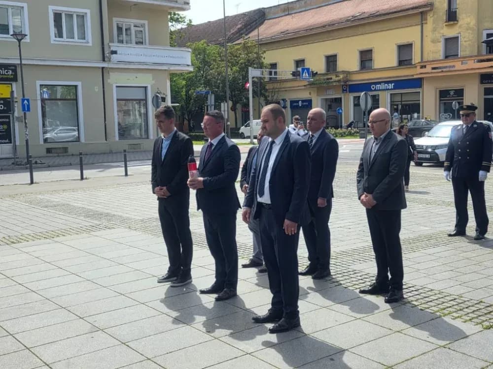 DAN DRŽAVNOSTI: Više delegaciha odale dužnu počast žrtvama Domovinskog rata