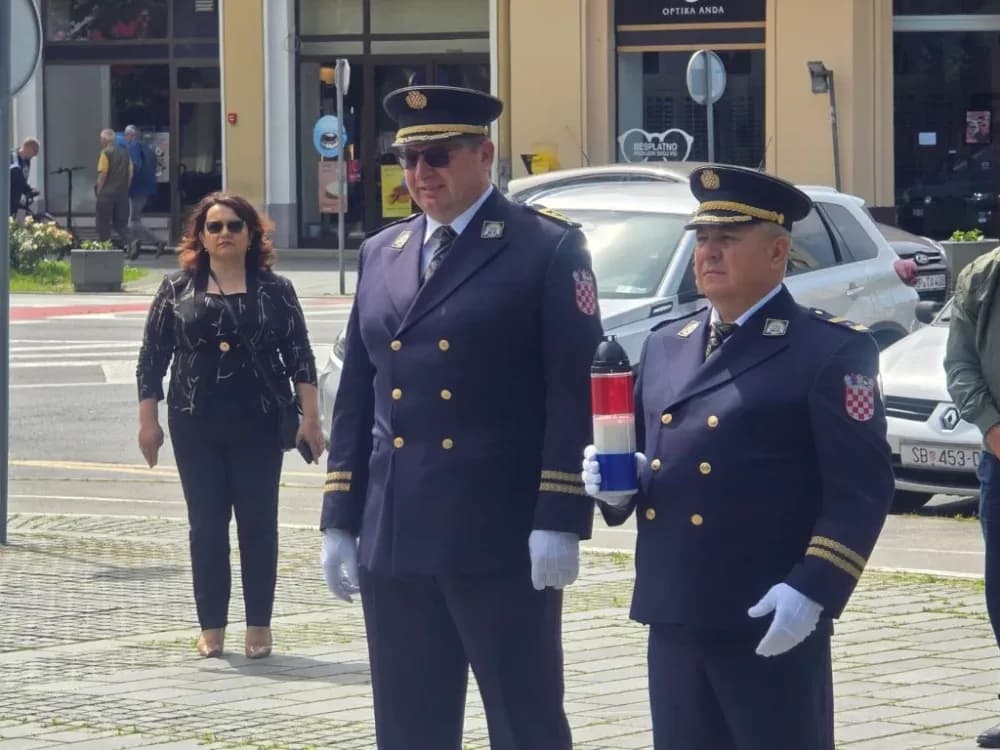DAN DRŽAVNOSTI: Više delegaciha odale dužnu počast žrtvama Domovinskog rata