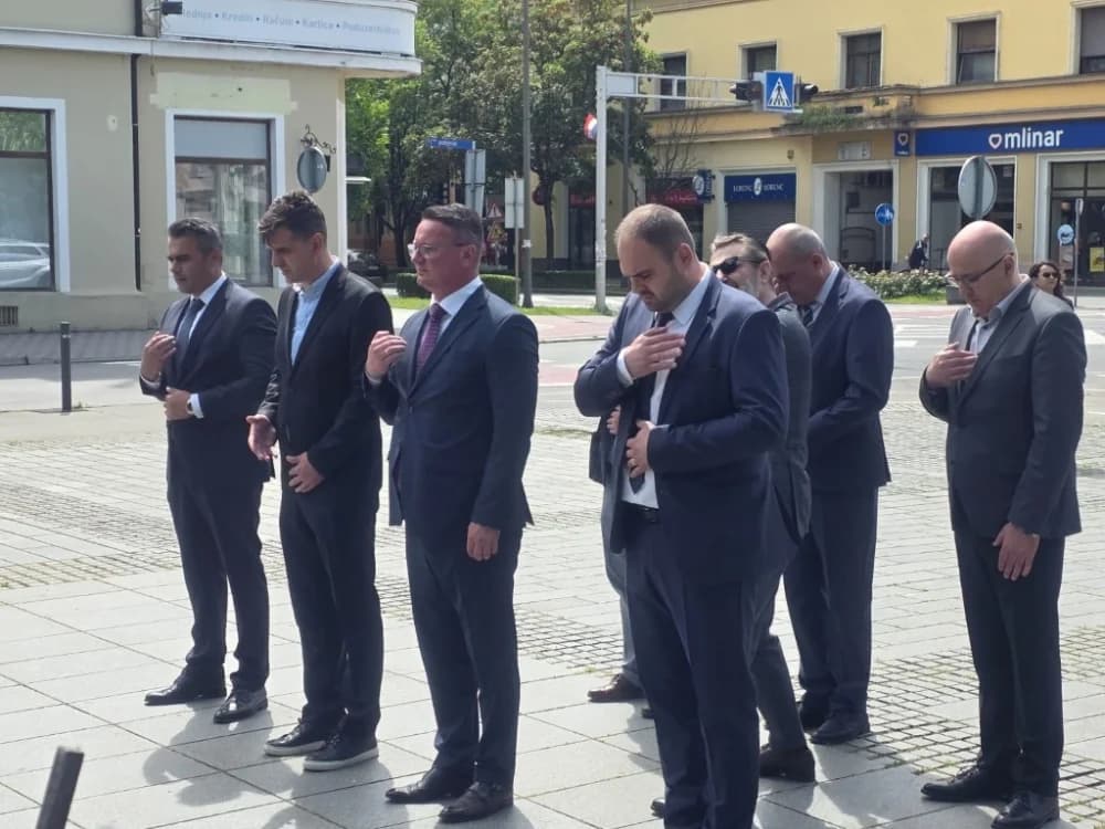 DAN DRŽAVNOSTI: Više delegaciha odale dužnu počast žrtvama Domovinskog rata