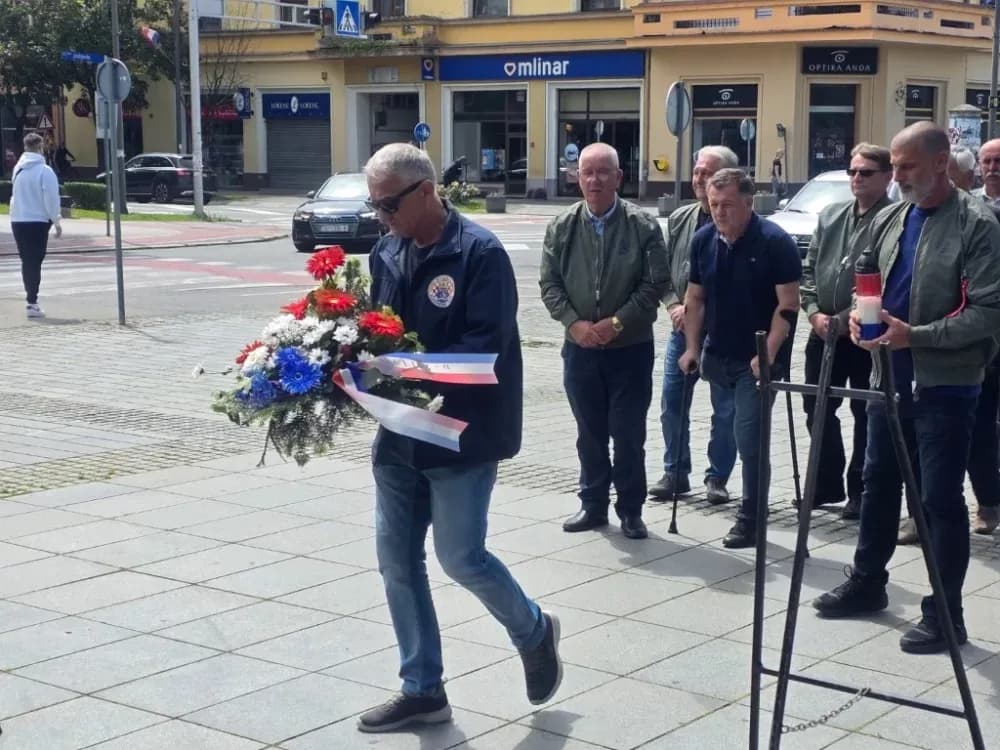DAN DRŽAVNOSTI: Više delegaciha odale dužnu počast žrtvama Domovinskog rata