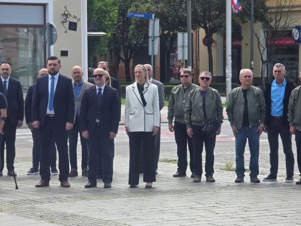 DAN DRŽAVNOSTI: Više delegaciha odale dužnu počast žrtvama Domovinskog rata