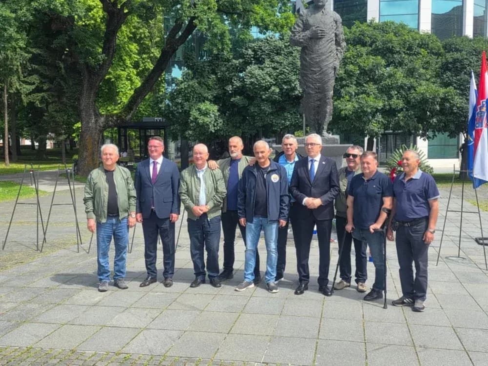 DAN DRŽAVNOSTI: Više delegaciha odale dužnu počast žrtvama Domovinskog rata