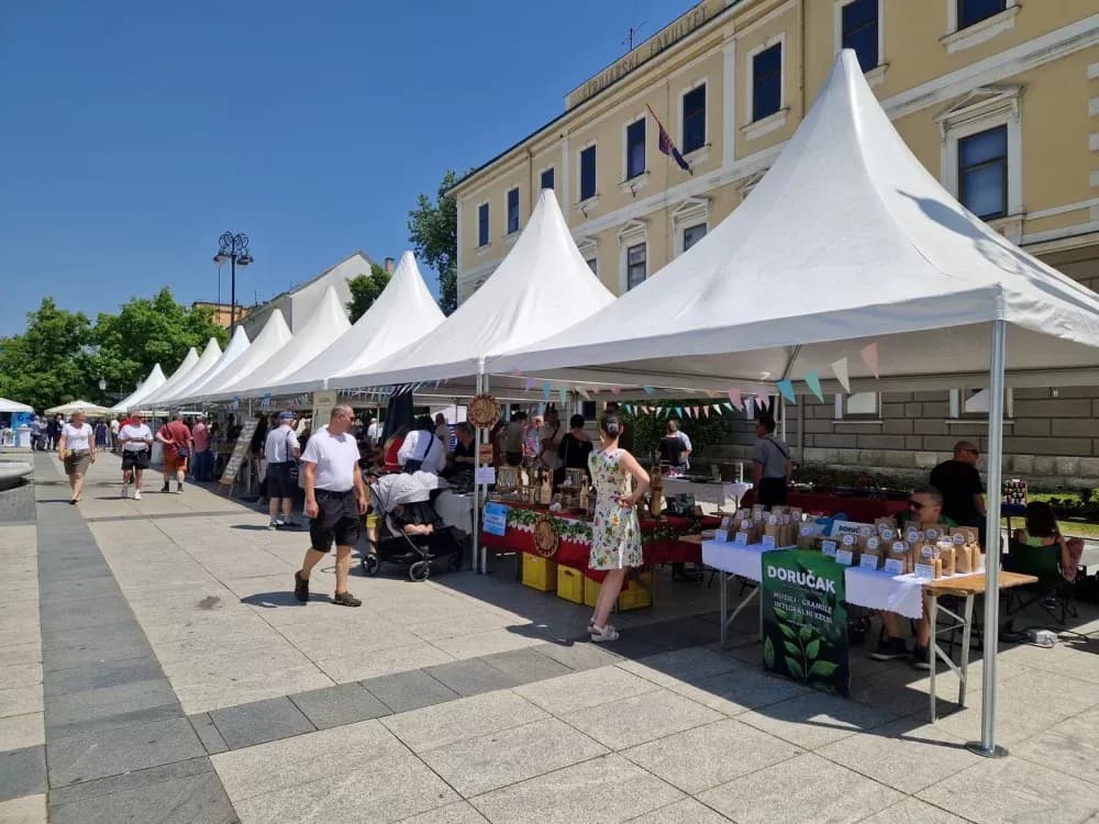 Brodski Korzo oživio uz mirise, boje i zanate 3. Obrtničkog sajma
