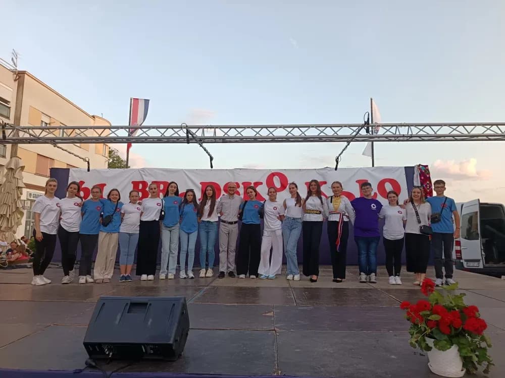 Dječjom igrom i pjesmom započelo 61. Brodsko kolo