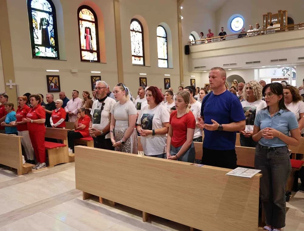 Hodočastili 15 kilometara svetom Anti i spojili dvije župe u dvije države