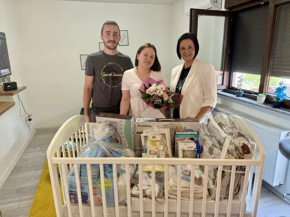 Još pet obitelji dočekano uz vrijedne pakete opreme za bebe