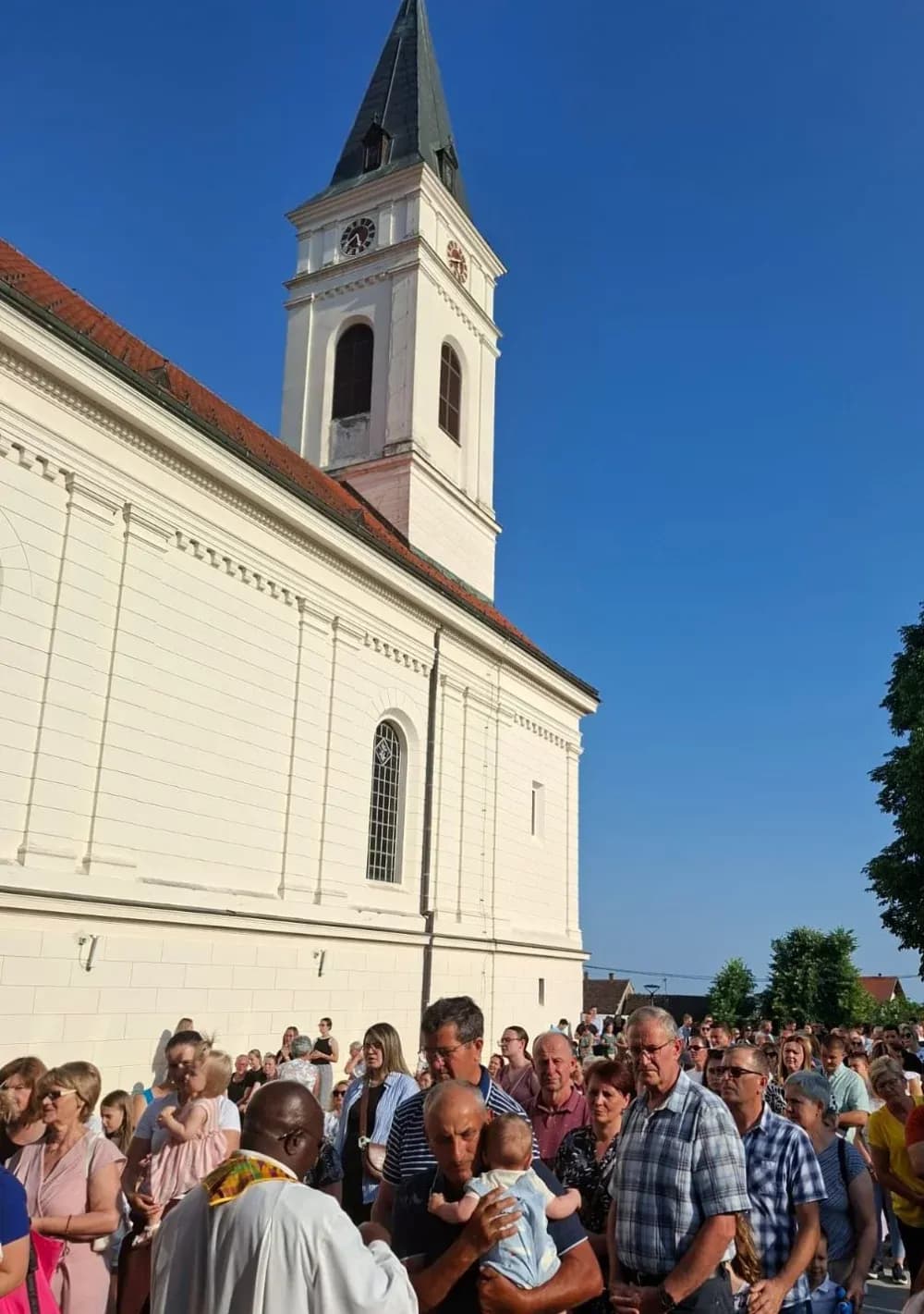 Proslavljen dan svega svijeta - tisuće vjernika na hodočašću svetog Ante u Podvinju