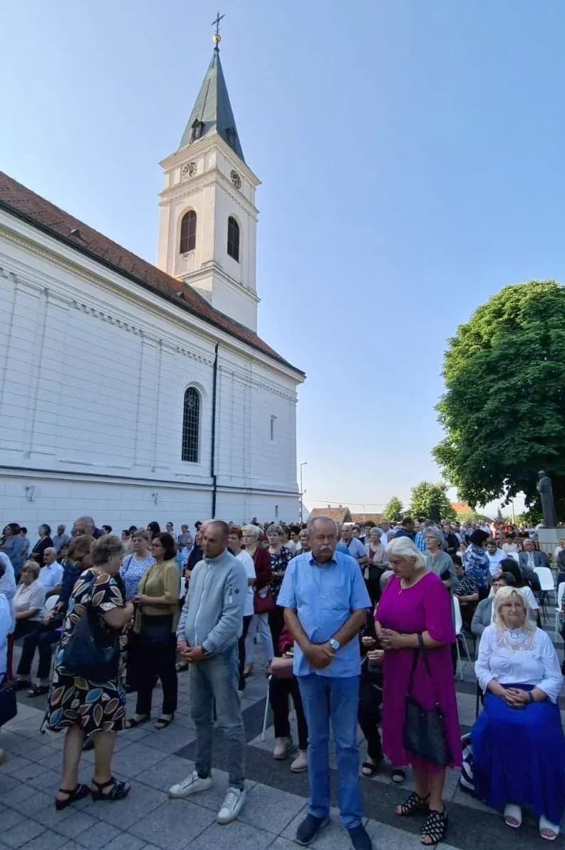 Proslavljen dan svega svijeta - tisuće vjernika na hodočašću svetog Ante u Podvinju