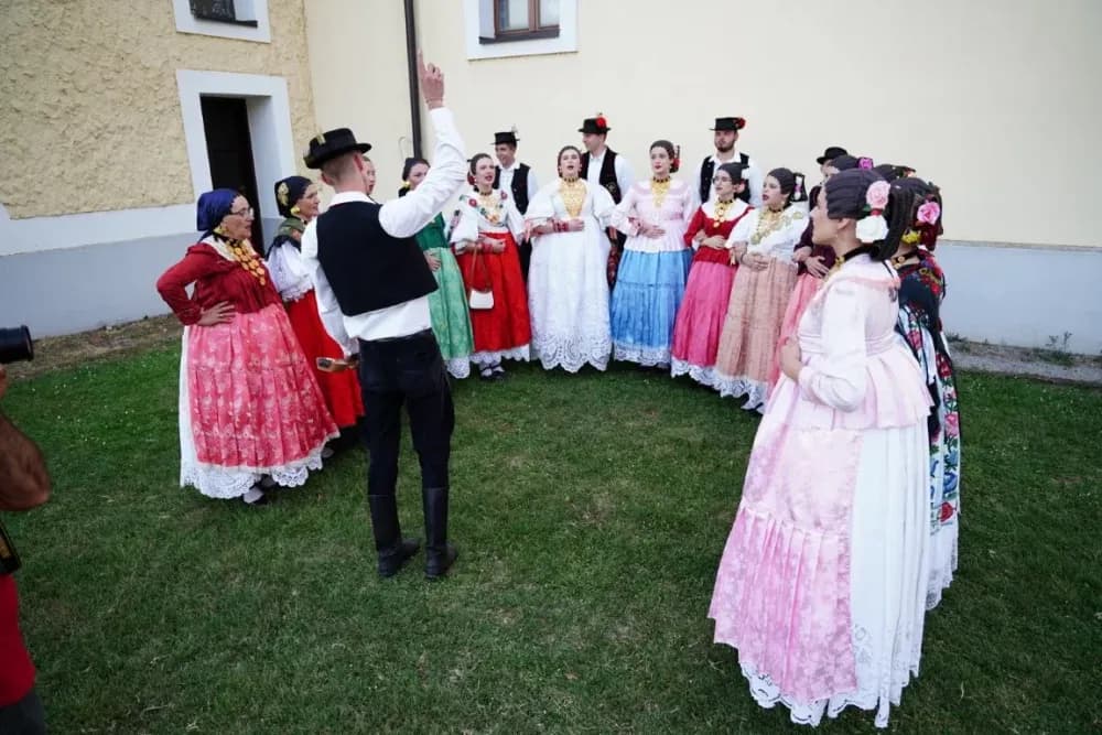 LJETO U SIBINJU: Brojna publika oduševljena nastupom KUD-ova i Slavonskih lola