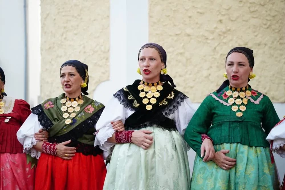 LJETO U SIBINJU: Brojna publika oduševljena nastupom KUD-ova i Slavonskih lola