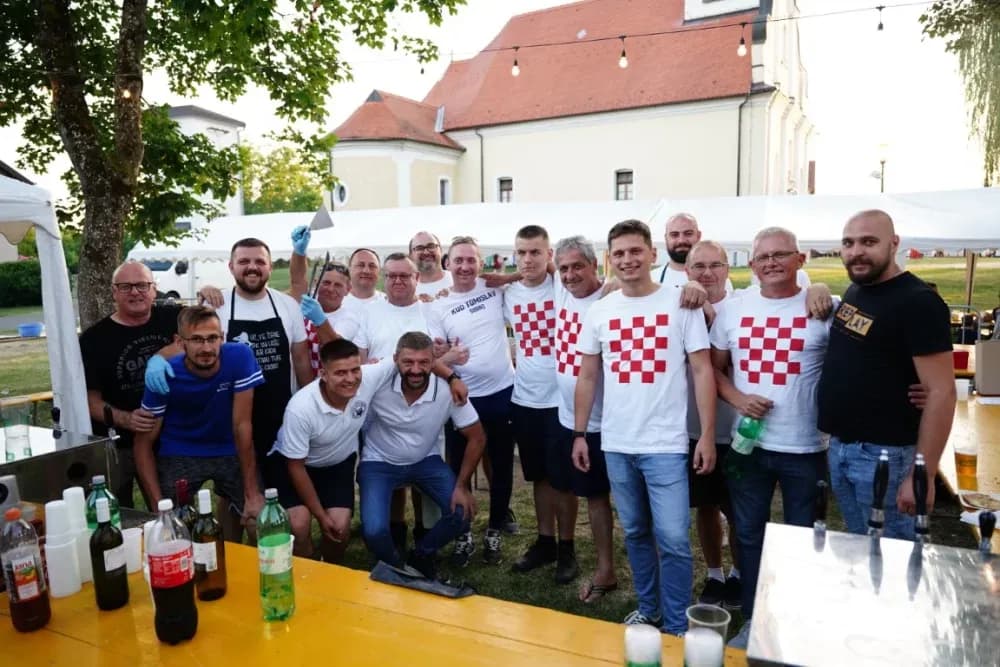 LJETO U SIBINJU: Brojna publika oduševljena nastupom KUD-ova i Slavonskih lola