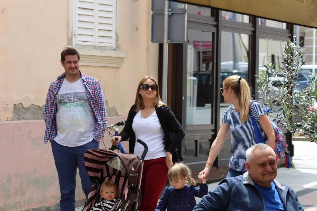 LJETO U SIBINJU: Brojna publika oduševljena nastupom KUD-ova i Slavonskih lola