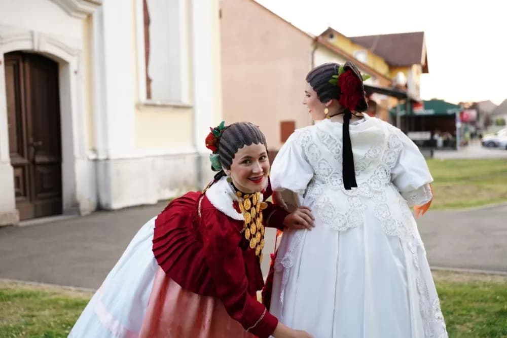 LJETO U SIBINJU: Brojna publika oduševljena nastupom KUD-ova i Slavonskih lola