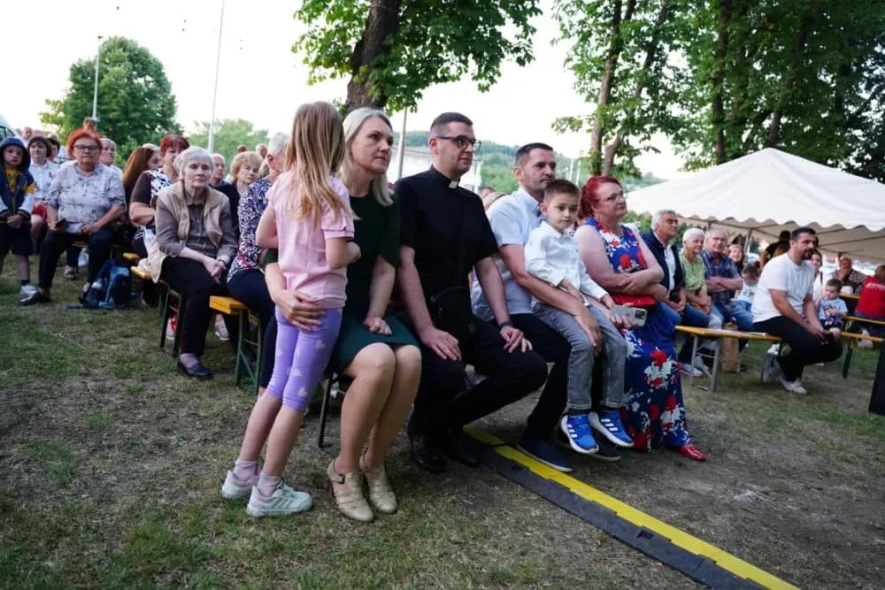 LJETO U SIBINJU: Brojna publika oduševljena nastupom KUD-ova i Slavonskih lola