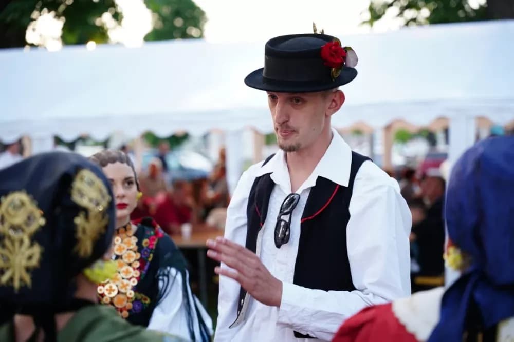 LJETO U SIBINJU: Brojna publika oduševljena nastupom KUD-ova i Slavonskih lola