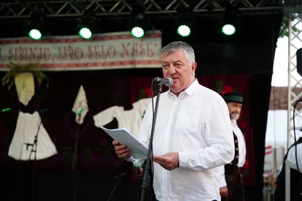 LJETO U SIBINJU: Brojna publika oduševljena nastupom KUD-ova i Slavonskih lola