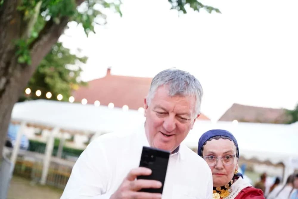 LJETO U SIBINJU: Brojna publika oduševljena nastupom KUD-ova i Slavonskih lola