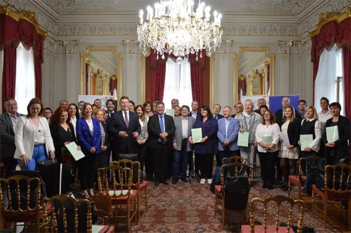 LJETO U SIBINJU: Brojna publika oduševljena nastupom KUD-ova i Slavonskih lola