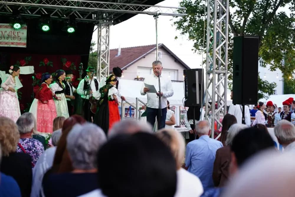LJETO U SIBINJU: Brojna publika oduševljena nastupom KUD-ova i Slavonskih lola