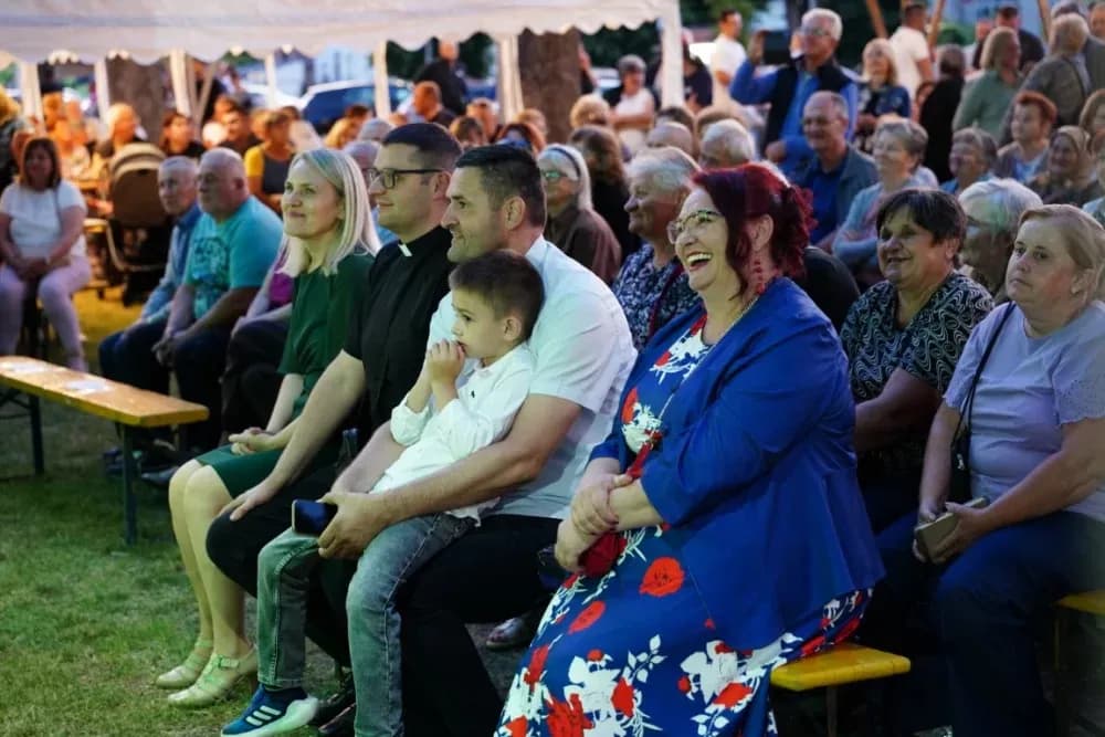 LJETO U SIBINJU: Brojna publika oduševljena nastupom KUD-ova i Slavonskih lola