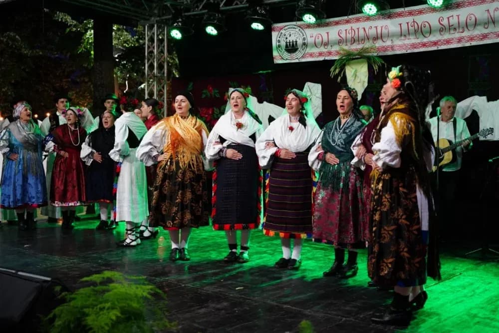 LJETO U SIBINJU: Brojna publika oduševljena nastupom KUD-ova i Slavonskih lola