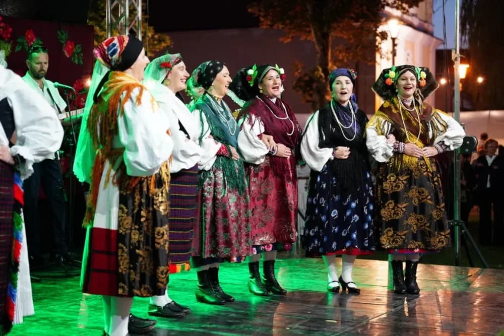 LJETO U SIBINJU: Brojna publika oduševljena nastupom KUD-ova i Slavonskih lola
