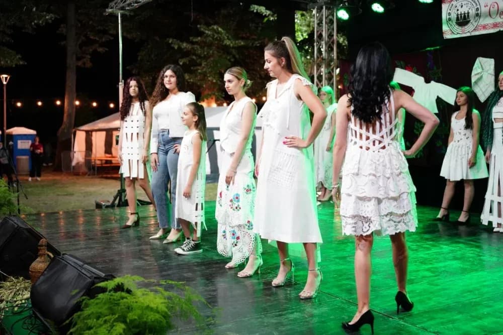 LJETO U SIBINJU: Brojna publika oduševljena nastupom KUD-ova i Slavonskih lola