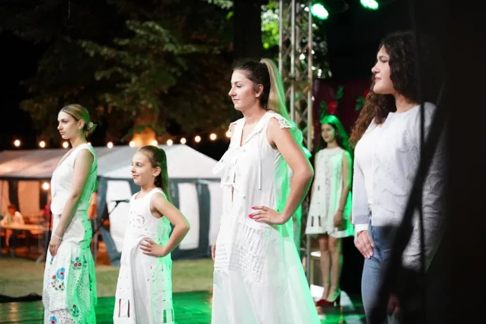 LJETO U SIBINJU: Brojna publika oduševljena nastupom KUD-ova i Slavonskih lola