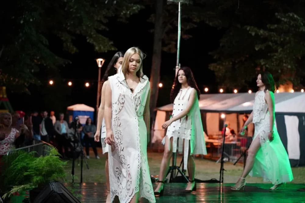 LJETO U SIBINJU: Brojna publika oduševljena nastupom KUD-ova i Slavonskih lola
