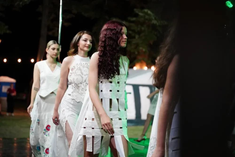 LJETO U SIBINJU: Brojna publika oduševljena nastupom KUD-ova i Slavonskih lola