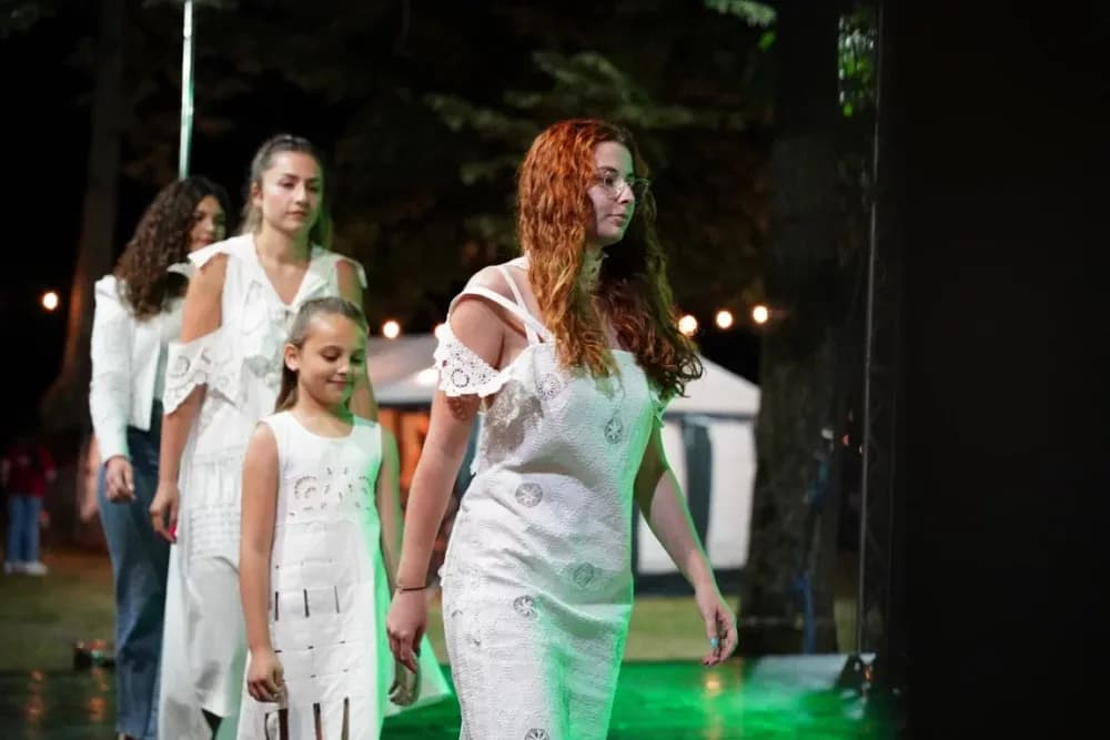 LJETO U SIBINJU: Brojna publika oduševljena nastupom KUD-ova i Slavonskih lola