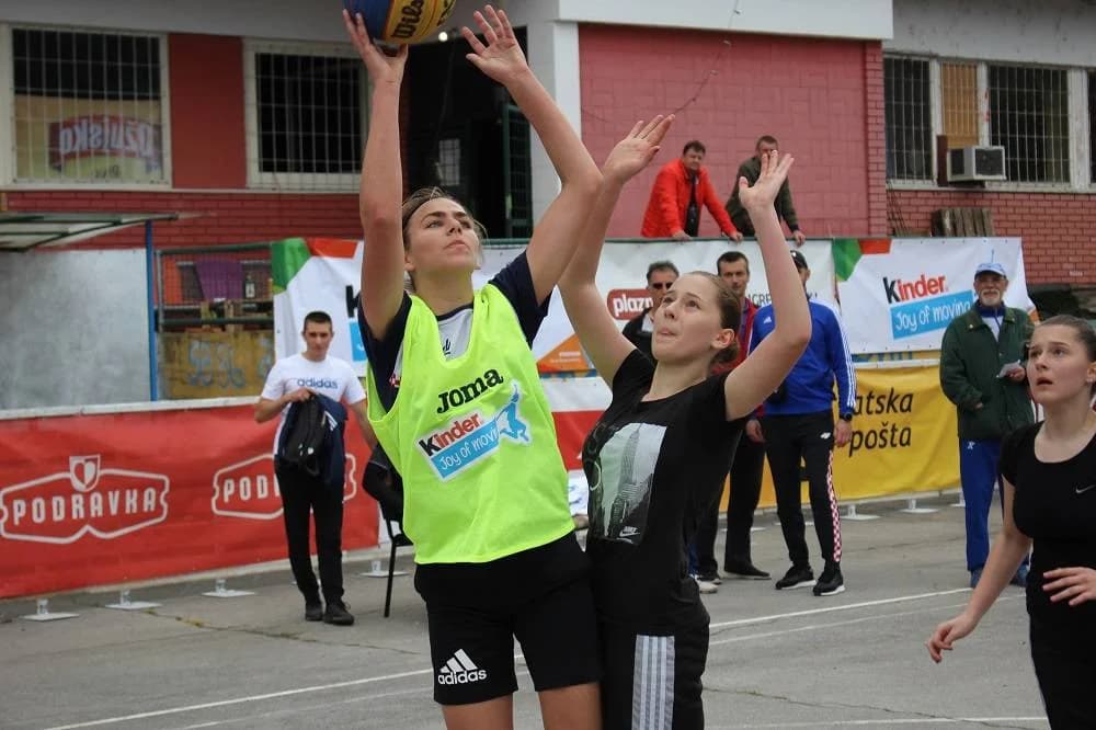 LJETO U SIBINJU: Brojna publika oduševljena nastupom KUD-ova i Slavonskih lola
