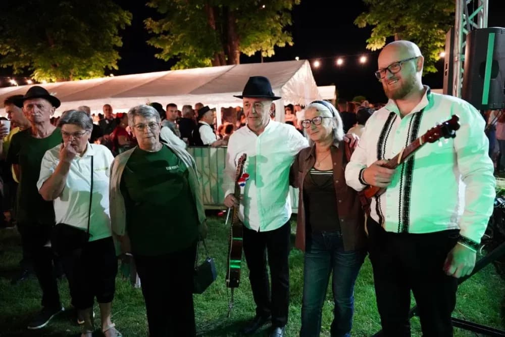 LJETO U SIBINJU: Brojna publika oduševljena nastupom KUD-ova i Slavonskih lola