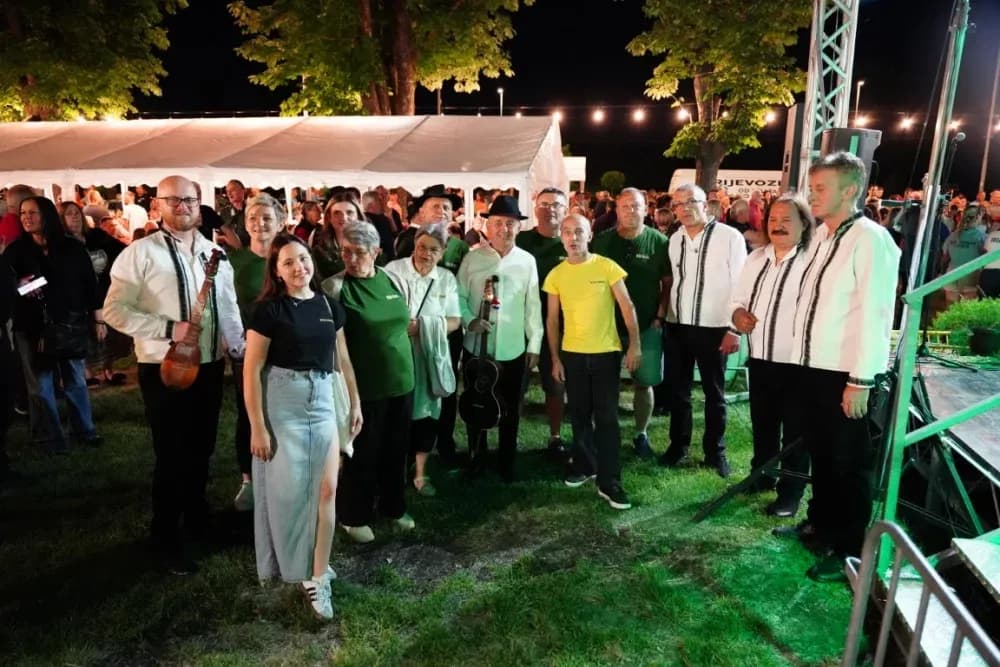 LJETO U SIBINJU: Brojna publika oduševljena nastupom KUD-ova i Slavonskih lola