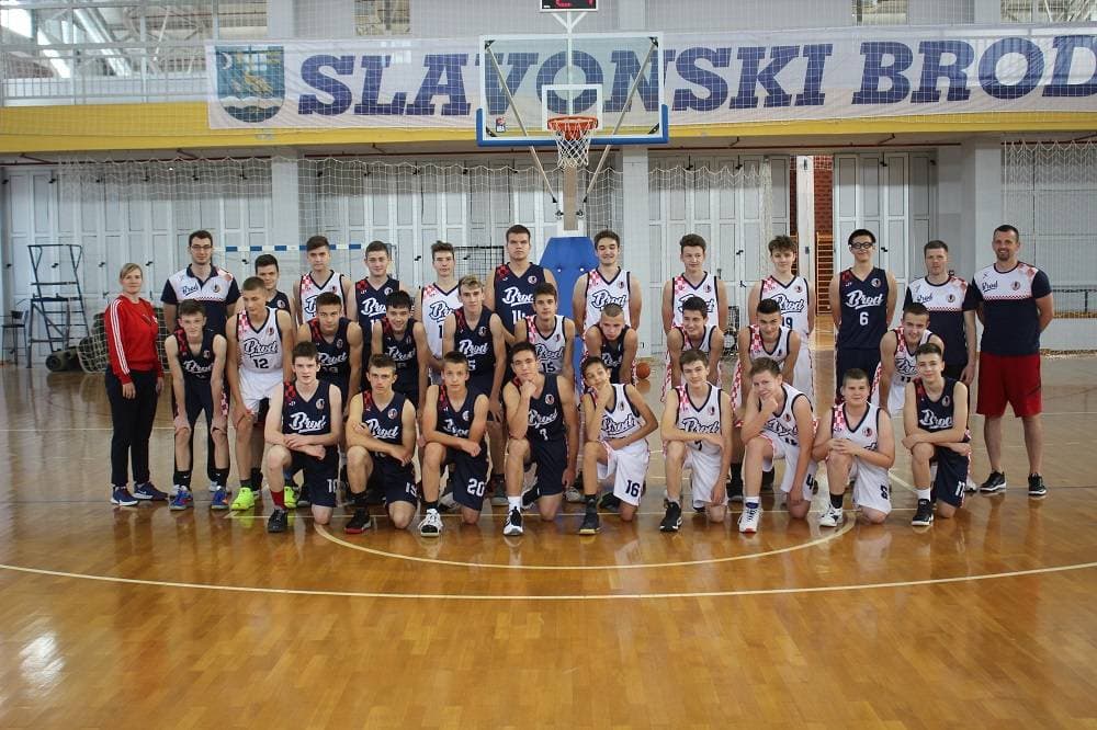 O NARODNIM NOŠNJAMA ŠOKACA U PANONIJI: U Muzeju bećarca otvorena izložba “Kad se spremim i malo naredim”