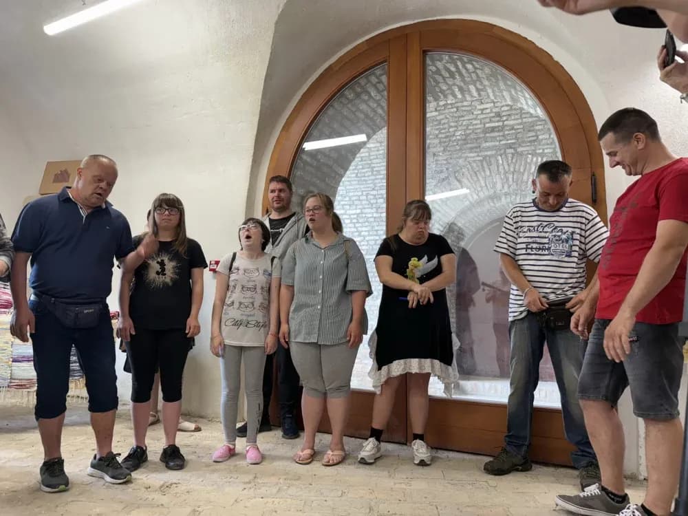 Održana Izložba tkanih tepiha projekta TEPIH: Snaga zajedništva, inkluzije i ekologije u Kući tambure